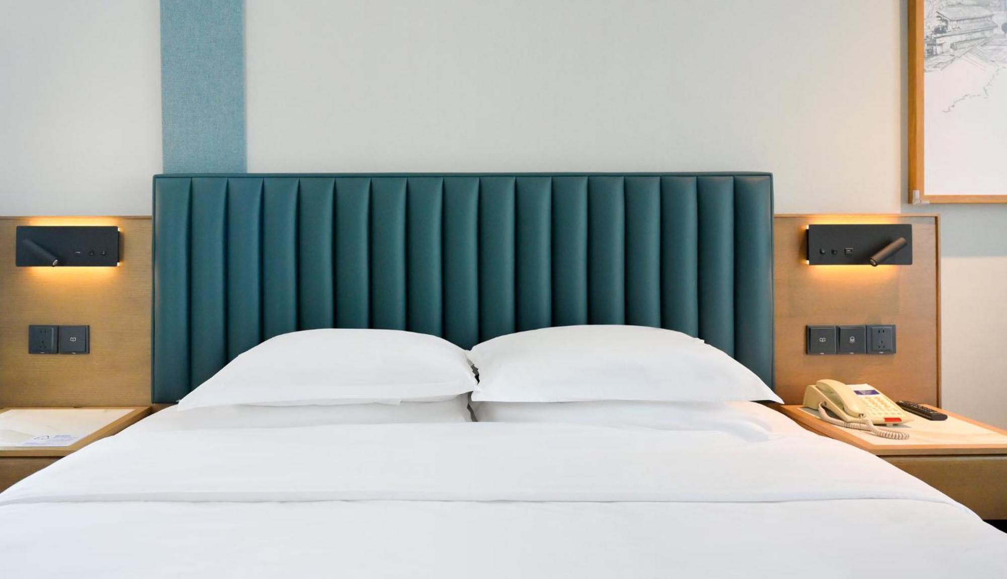 Holiday Inn Express Chengdu West Gate By Ihg ภายนอก รูปภาพ